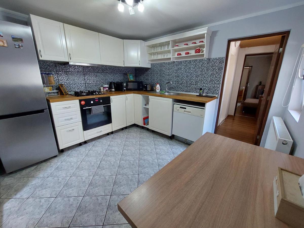 Cozy, Quiet & Family Friendly In Arad Apartment Bagian luar foto