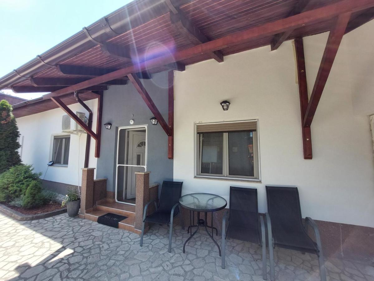Cozy, Quiet & Family Friendly In Arad Apartment Bagian luar foto