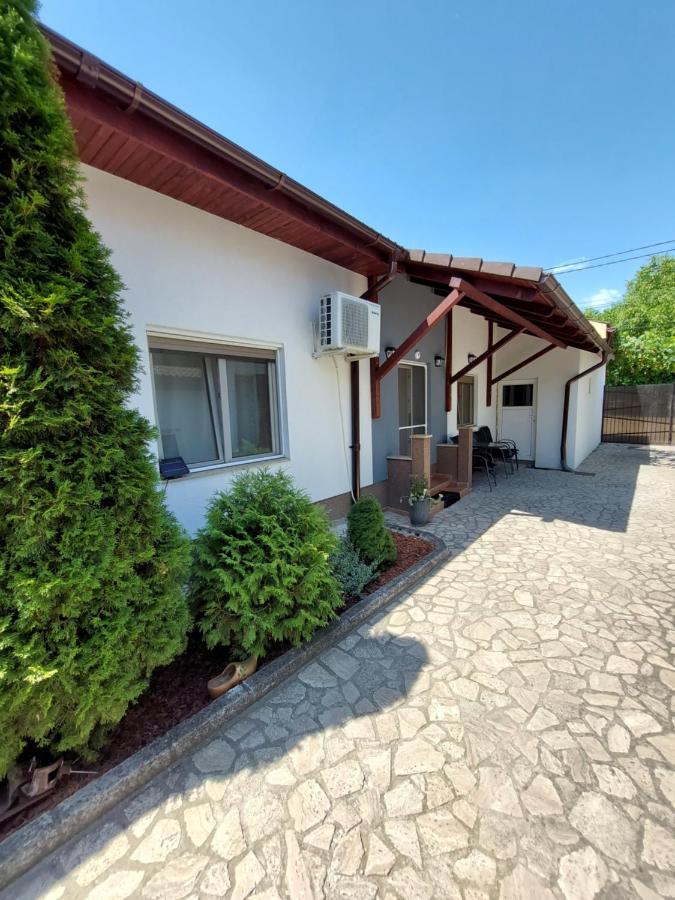 Cozy, Quiet & Family Friendly In Arad Apartment Bagian luar foto