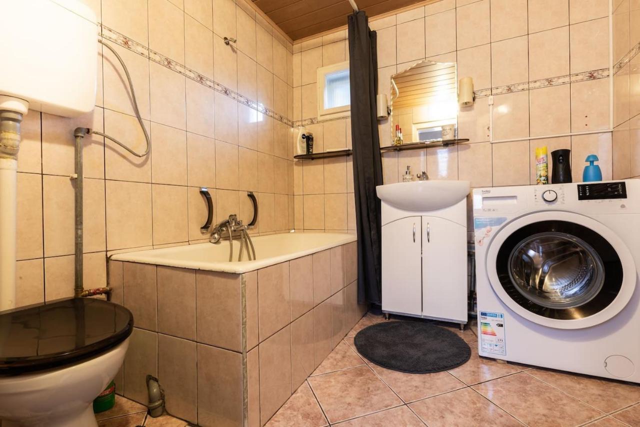 Cozy, Quiet & Family Friendly In Arad Apartment Bagian luar foto