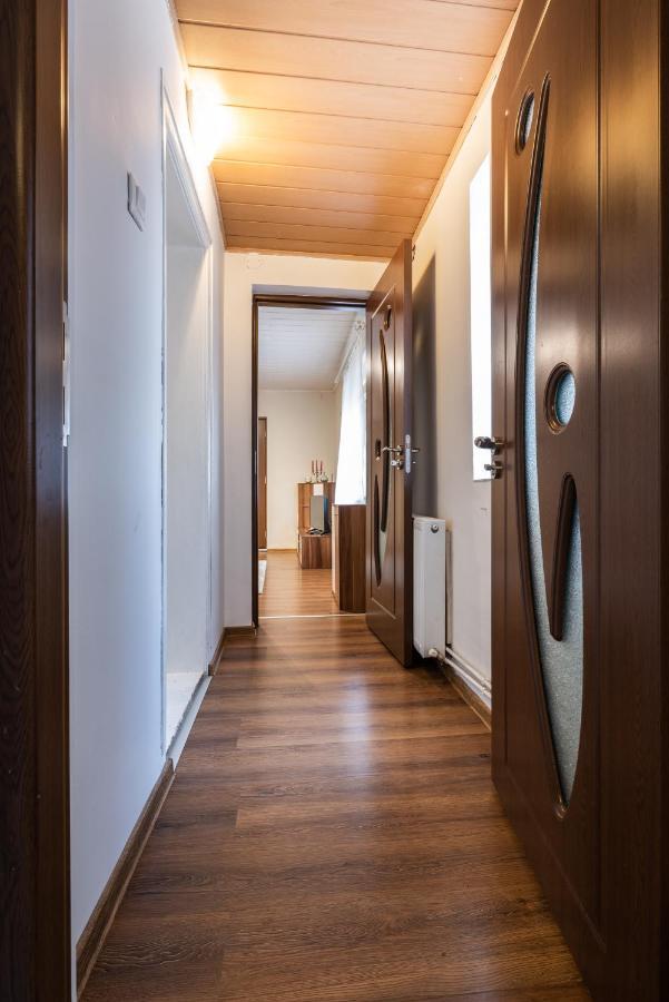 Cozy, Quiet & Family Friendly In Arad Apartment Bagian luar foto